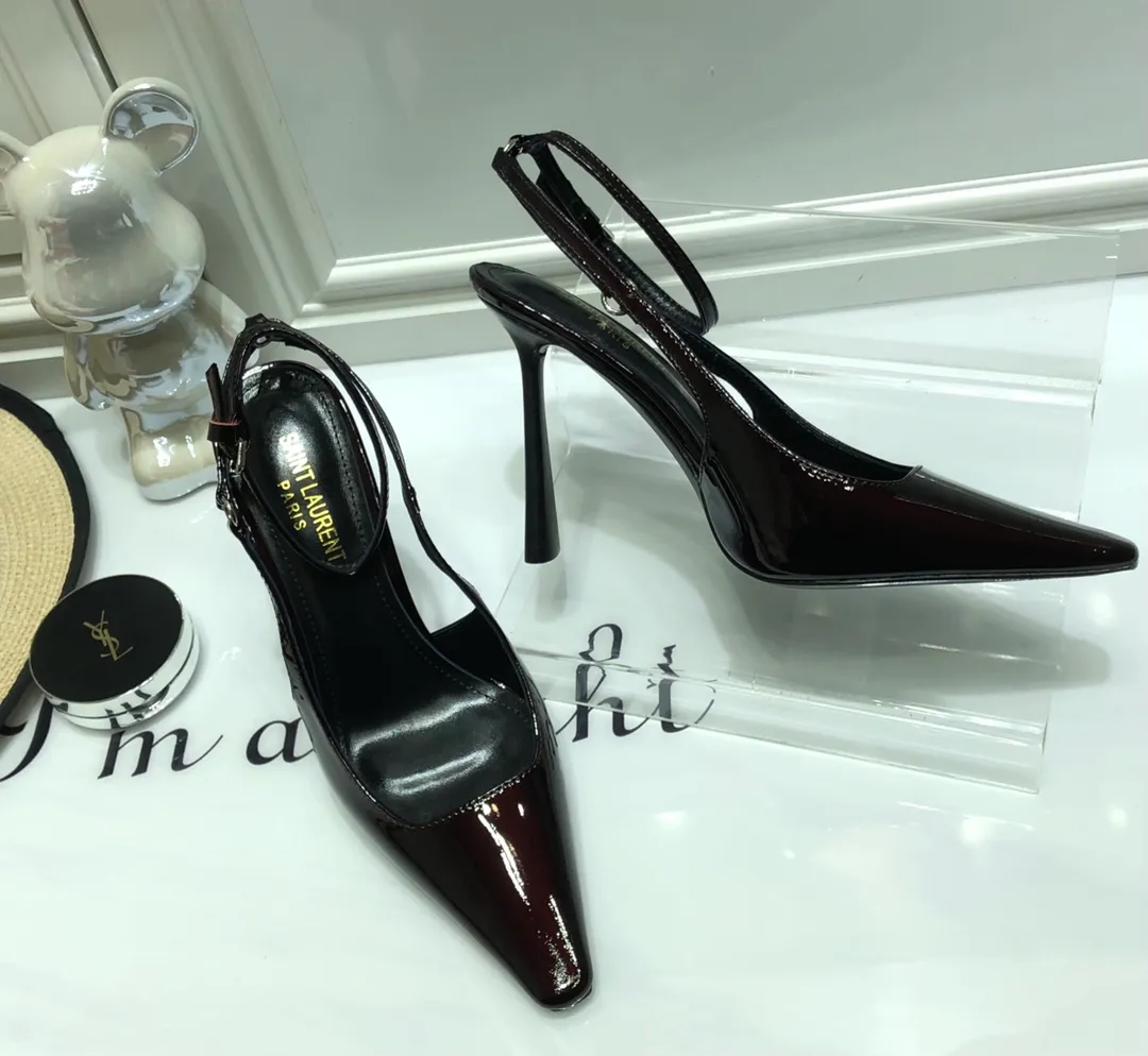 👟👟Ex-factory price 560👟👟 Top quality Saint Laurent/Yves Saint Laurent 2024 spring and summer new style👠Small square toe high heels of the same style as Rose. The layered leather high heels are very good at modifying the foot shape. In recent years, SLP has become more and more understanding of women in high heels. ysl beautiful high heels 👠Number of yards: 35-40 (41 customized, non-returnable) Upper: open edge beaded cowhide/patent leather, lining Imported sheepskin lining, sole: genuine leather outsole, heel height: 10cm (heel imported from Italy)